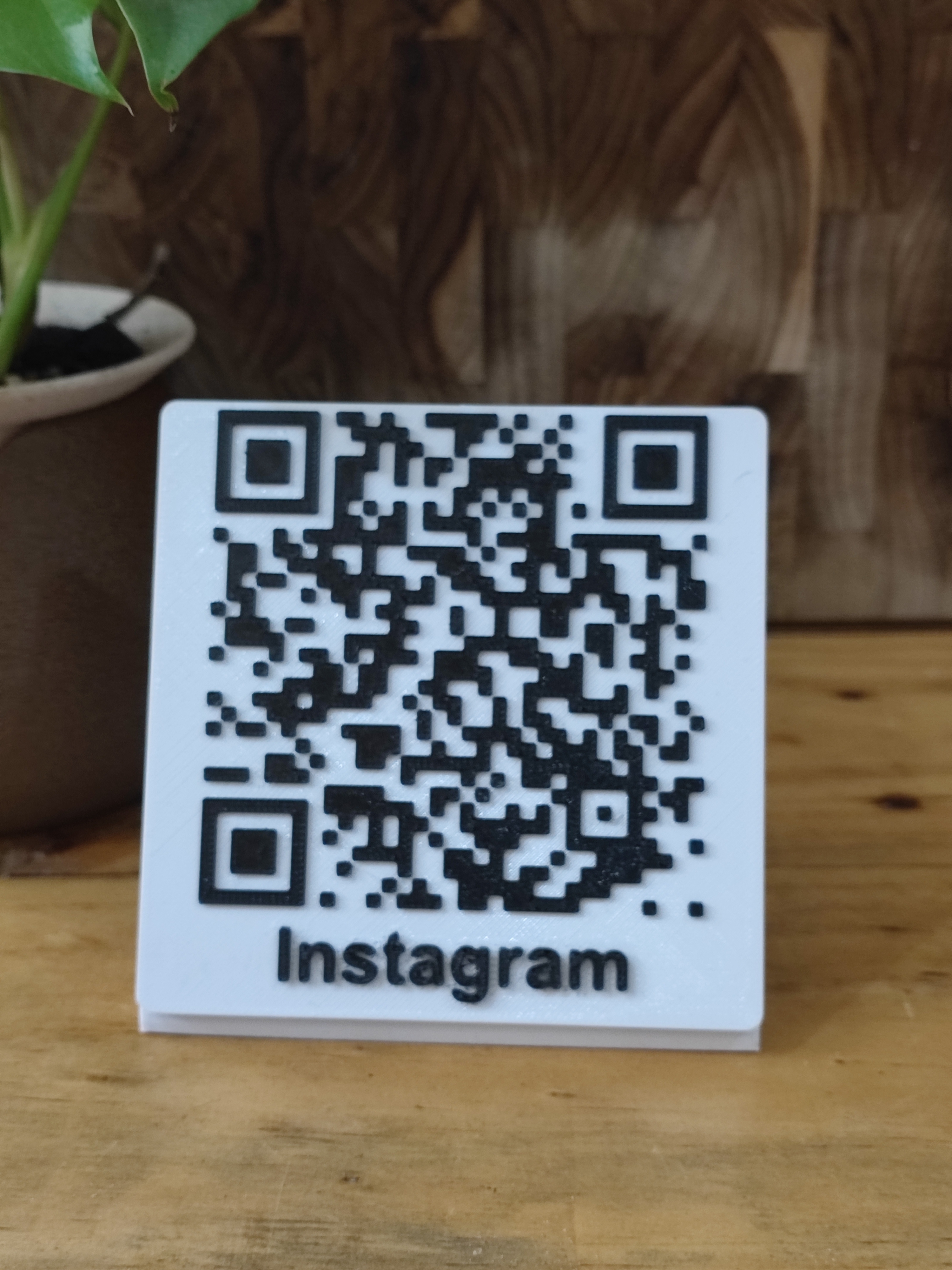 Placa qrcode em alto relevo